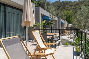 S3 Seahorse Beach Club & Hotel