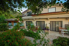 S3 Seahorse Beach Club & Hotel