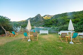 S3 Seahorse Beach Club & Hotel