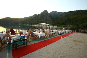 S3 Seahorse Beach Club & Hotel