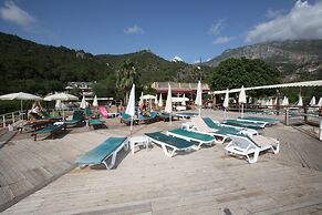 S3 Seahorse Beach Club & Hotel