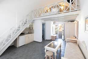 Erato Apartments