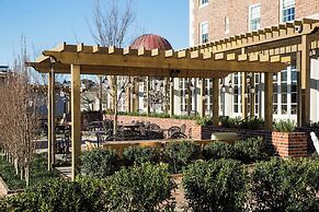 The Historic Cavalier Hotel and Beach Club, Autograph Collection