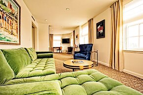 The Historic Cavalier Hotel and Beach Club, Autograph Collection