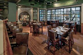 The Historic Cavalier Hotel and Beach Club, Autograph Collection