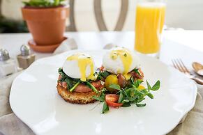 The Historic Cavalier Hotel and Beach Club, Autograph Collection