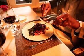 The Historic Cavalier Hotel and Beach Club, Autograph Collection