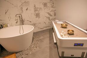 The Historic Cavalier Hotel and Beach Club, Autograph Collection