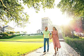 The Historic Cavalier Hotel and Beach Club, Autograph Collection