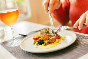 The Historic Cavalier Hotel and Beach Club, Autograph Collection