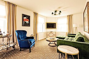 The Historic Cavalier Hotel and Beach Club, Autograph Collection