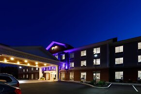 Holiday Inn Express & Suites Sturbridge by IHG