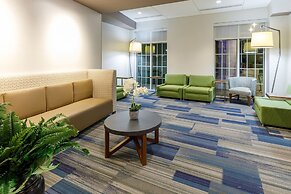Holiday Inn Express & Suites Sturbridge by IHG