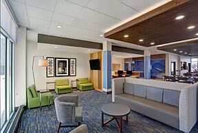 Holiday Inn Express & Suites Lenexa - Overland Park Area by IHG