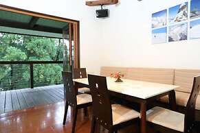 Bears Den Mountain Lodge