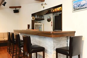 Bears Den Mountain Lodge