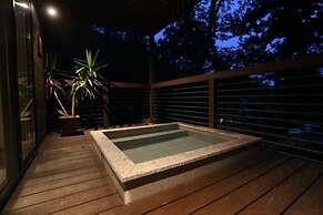 Bears Den Mountain Lodge