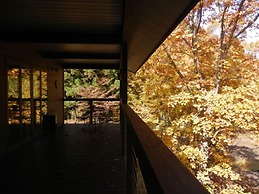Bears Den Mountain Lodge