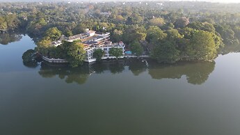 Centauria Lake Resort