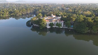 Centauria Lake Resort