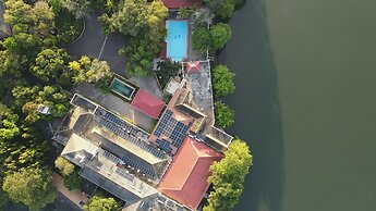 Centauria Lake Resort