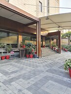 Pinnacle by Click Hotels, Lucknow