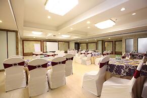 Pinnacle by Click Hotels, Lucknow