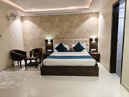 Pinnacle by Click Hotels, Lucknow