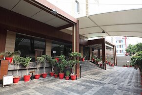 Pinnacle by Click Hotels, Lucknow