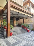 Pinnacle by Click Hotels, Lucknow
