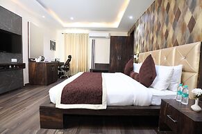 Pinnacle by Click Hotels, Lucknow