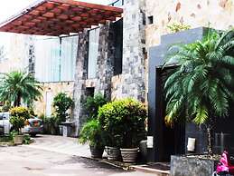 Hotel Cockpit Airport Reach