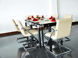 Hotel Cockpit Airport Reach