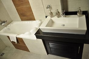 Hotel Cockpit Airport Reach