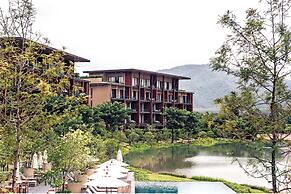 Atta Lakeside Resort Suite