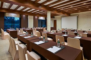 Atta Lakeside Resort Suite