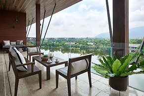Atta Lakeside Resort Suite