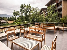 Atta Lakeside Resort Suite
