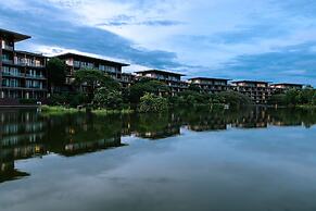 Atta Lakeside Resort Suite