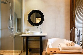 Atta Lakeside Resort Suite