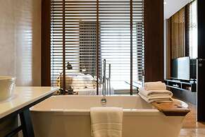atta Lakeside Resort Suite