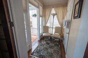 Southern Wind Inn Bed & Breakfast