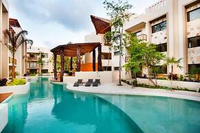 Amazing 2BR condo surrounded by nature by Happy Address