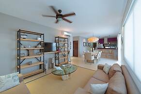 Amazing 2BR condo surrounded by nature by Happy Address