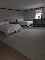 Sugarcreek Village Inn