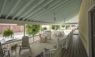 Sugarcreek Village Inn