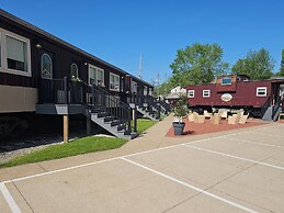 Sugarcreek Village Inn