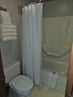 Sugarcreek Village Inn