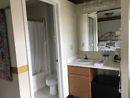 Sugarcreek Village Inn