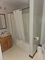 Sugarcreek Village Inn